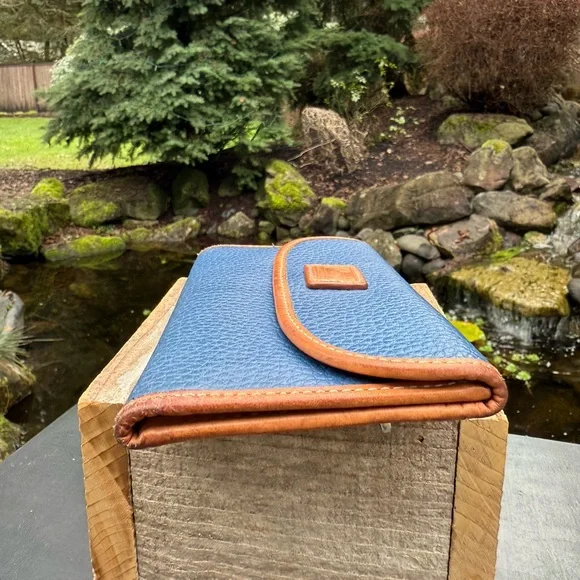 Vintage Dooney & Bourke Tri-Fold Leather Wallet - Picture 13 of 15